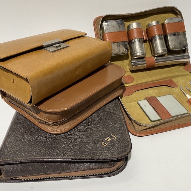 TRAVEL KIT, Men's Toiletry or Grooming Set - Vintage Retro